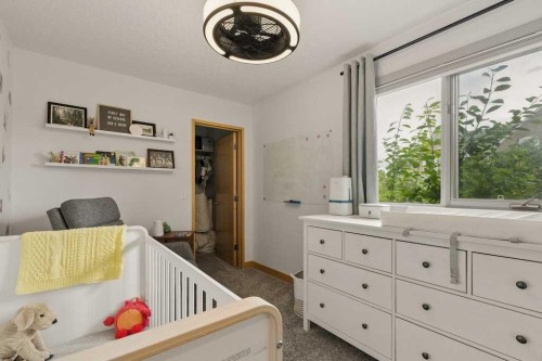 202 26 Avenue Nw, Calgary, AB - Indoor Photo Showing Bedroom