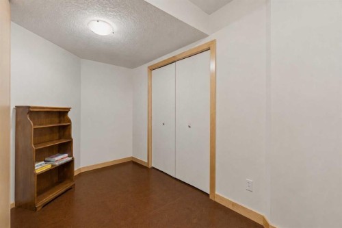 202 26 Avenue Nw, Calgary, AB - Indoor Photo Showing Other Room