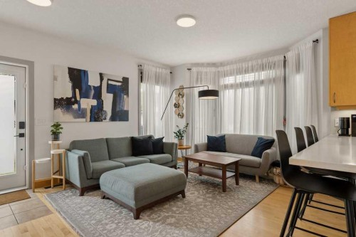 202 26 Avenue Nw, Calgary, AB - Indoor Photo Showing Other Room
