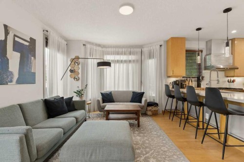 202 26 Avenue Nw, Calgary, AB - Indoor Photo Showing Living Room