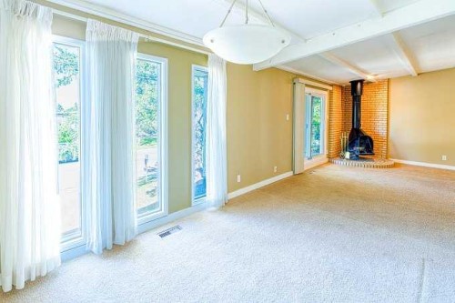 801 Canfield Way Sw, Calgary, AB - Indoor Photo Showing Other Room