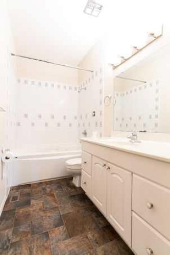 801 Canfield Way Sw, Calgary, AB - Indoor Photo Showing Bathroom