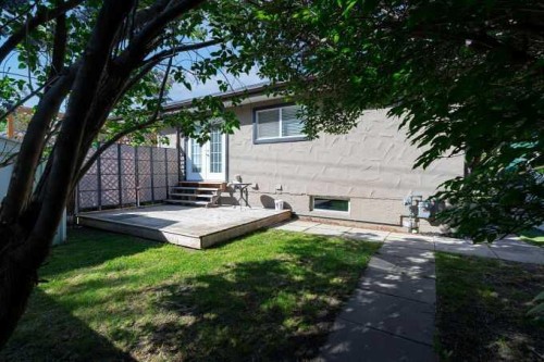 801 Canfield Way Sw, Calgary, AB - Outdoor