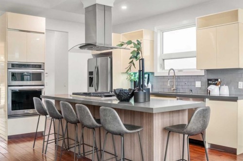 2412 28 Avenue Sw, Calgary, AB - Indoor Photo Showing Kitchen With Upgraded Kitchen