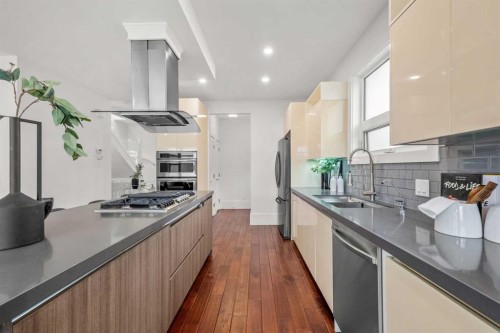 2412 28 Avenue Sw, Calgary, AB - Indoor Photo Showing Kitchen With Stainless Steel Kitchen With Upgraded Kitchen