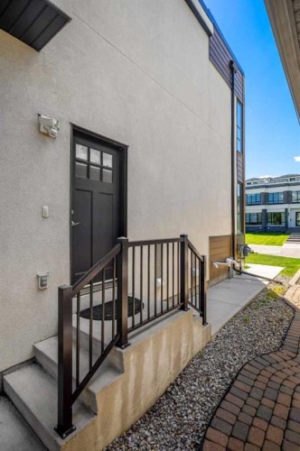2412 28 Avenue Sw, Calgary, AB - Outdoor With Exterior