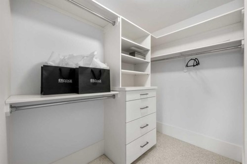 2412 28 Avenue Sw, Calgary, AB - Indoor With Storage