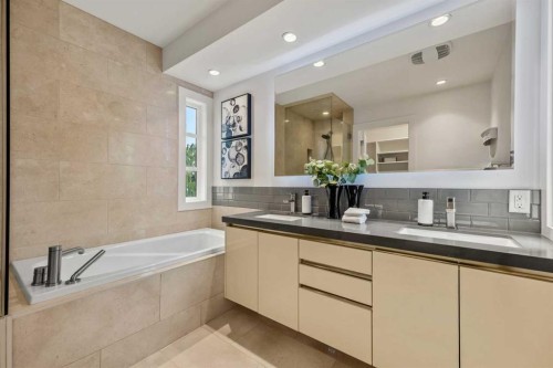 2412 28 Avenue Sw, Calgary, AB - Indoor Photo Showing Bathroom
