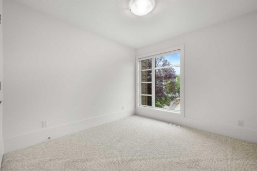 2412 28 Avenue Sw, Calgary, AB - Indoor Photo Showing Other Room