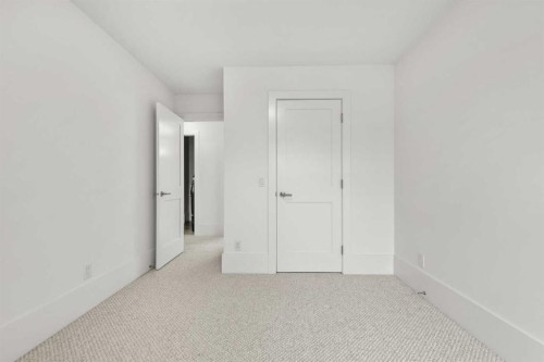 2412 28 Avenue Sw, Calgary, AB - Indoor Photo Showing Other Room