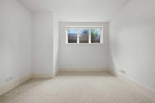 2412 28 Avenue Sw, Calgary, AB - Indoor Photo Showing Other Room
