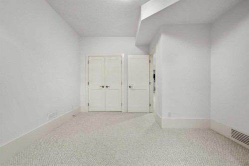 2412 28 Avenue Sw, Calgary, AB - Indoor Photo Showing Other Room