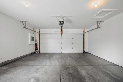 2412 28 Avenue Sw, Calgary, AB - Indoor Photo Showing Garage