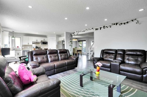 101 Douglas Ridge Circle Se, Calgary, AB - Indoor Photo Showing Living Room