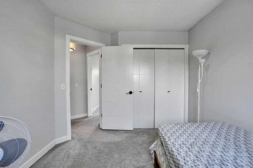 101 Douglas Ridge Circle Se, Calgary, AB - Indoor Photo Showing Bedroom