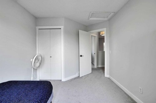 101 Douglas Ridge Circle Se, Calgary, AB - Indoor Photo Showing Bedroom