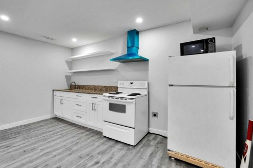 101 Douglas Ridge Circle Se, Calgary, AB - Indoor Photo Showing Other Room