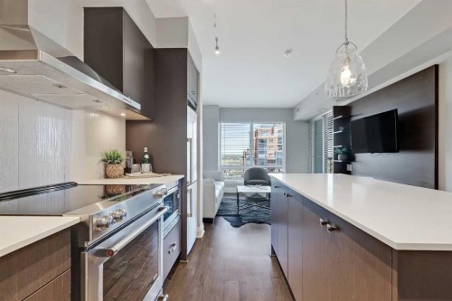 2304-930 6 Avenue Sw, Calgary, AB - Indoor Photo Showing Kitchen With Upgraded Kitchen