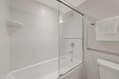 2304-930 6 Avenue Sw, Calgary, AB - Indoor Photo Showing Bathroom