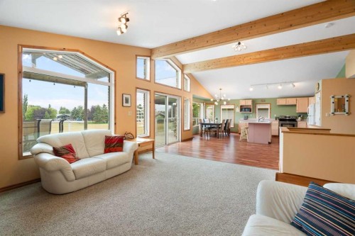 436 Sunset Drive, Rural Vulcan County, AB - Indoor Photo Showing Living Room