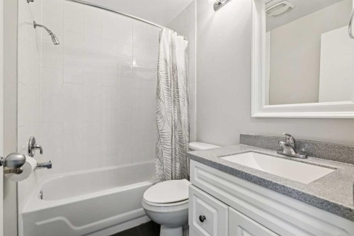 3624 Cedarille Drive Sw, Calgary, AB - Indoor Photo Showing Bathroom