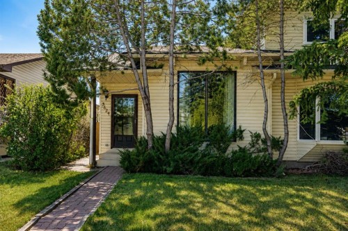 3624 Cedarille Drive Sw, Calgary, AB - Outdoor