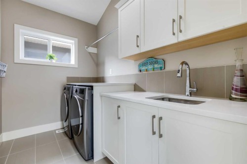 2830 42 Street Sw, Calgary, AB - Indoor Photo Showing Laundry Room