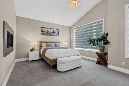 2830 42 Street Sw, Calgary, AB - Indoor Photo Showing Bedroom