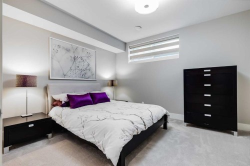 2830 42 Street Sw, Calgary, AB - Indoor Photo Showing Bedroom