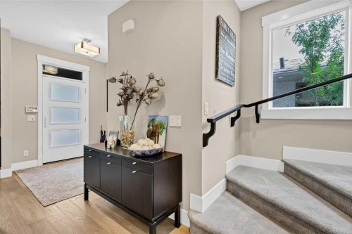 2830 42 Street Sw, Calgary, AB - Indoor Photo Showing Other Room