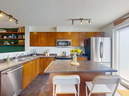 457 Elgin Gardens Se, Calgary, AB - Indoor Photo Showing Kitchen With Double Sink