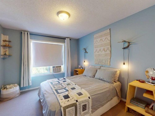 457 Elgin Gardens Se, Calgary, AB - Indoor Photo Showing Bedroom
