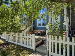 457 Elgin Gardens SE Calgary, AB T2Z 4T8