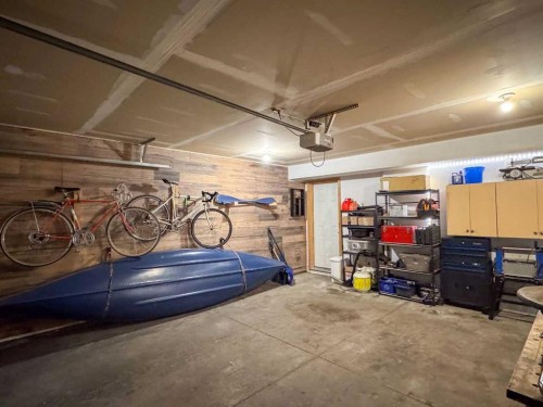 457 Elgin Gardens Se, Calgary, AB - Indoor Photo Showing Garage