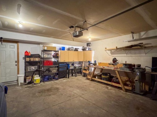 457 Elgin Gardens Se, Calgary, AB - Indoor Photo Showing Garage