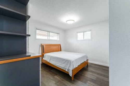 1502 40 Street Se, Calgary, AB - Indoor Photo Showing Bedroom