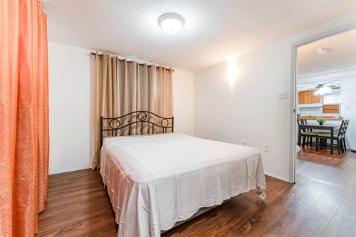 1502 40 Street Se, Calgary, AB - Indoor Photo Showing Bedroom