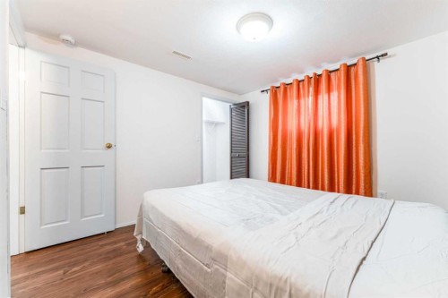 1502 40 Street Se, Calgary, AB - Indoor Photo Showing Bedroom