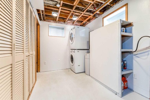 1502 40 Street Se, Calgary, AB - Indoor Photo Showing Laundry Room