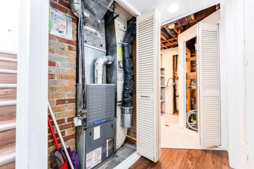 1502 40 Street Se, Calgary, AB - Indoor