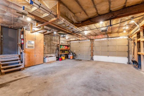 1502 40 Street Se, Calgary, AB - Indoor Photo Showing Garage