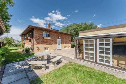 1502 40 Street Se, Calgary, AB - Outdoor