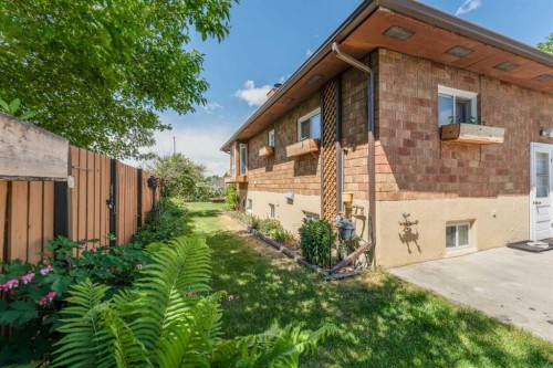 1502 40 Street Se, Calgary, AB - Outdoor