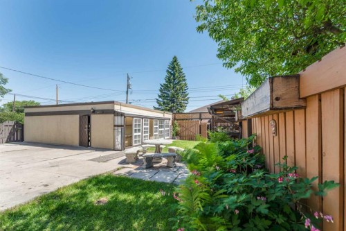 1502 40 Street Se, Calgary, AB - Outdoor