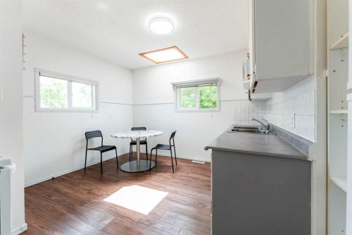 1502 40 Street Se, Calgary, AB - Indoor