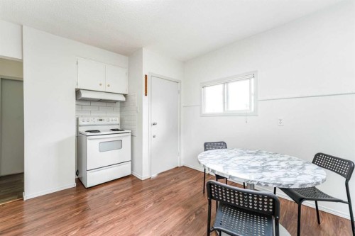 1502 40 Street Se, Calgary, AB - Indoor Photo Showing Kitchen