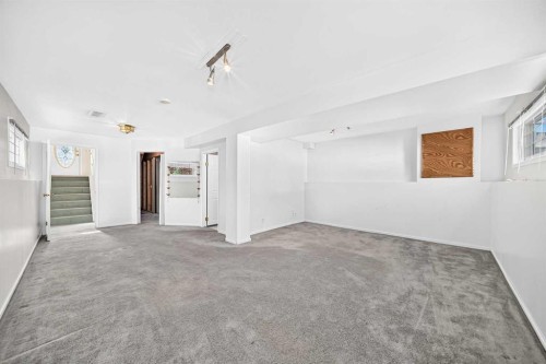 23 San Diego Manor Ne, Calgary, AB - Indoor Photo Showing Other Room