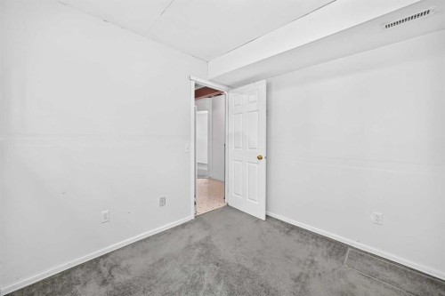 23 San Diego Manor Ne, Calgary, AB - Indoor Photo Showing Other Room