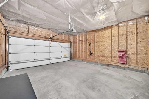 23 San Diego Manor Ne, Calgary, AB - Indoor Photo Showing Garage