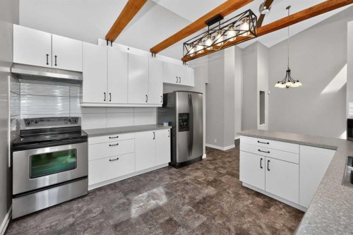 91 Emberdale Way Se, Airdrie, AB - Indoor Photo Showing Kitchen